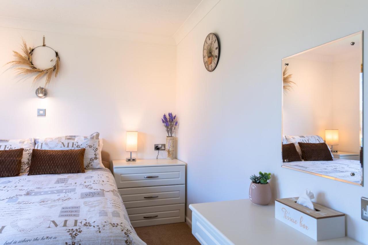 Finest Retreats - Serendipity Lodge Torpoint Bagian luar foto