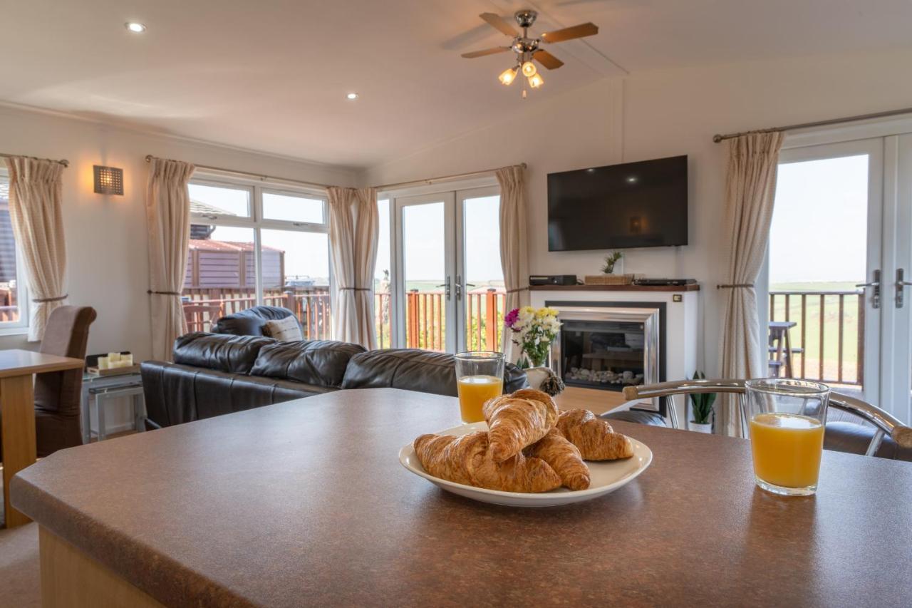 Finest Retreats - Serendipity Lodge Torpoint Bagian luar foto